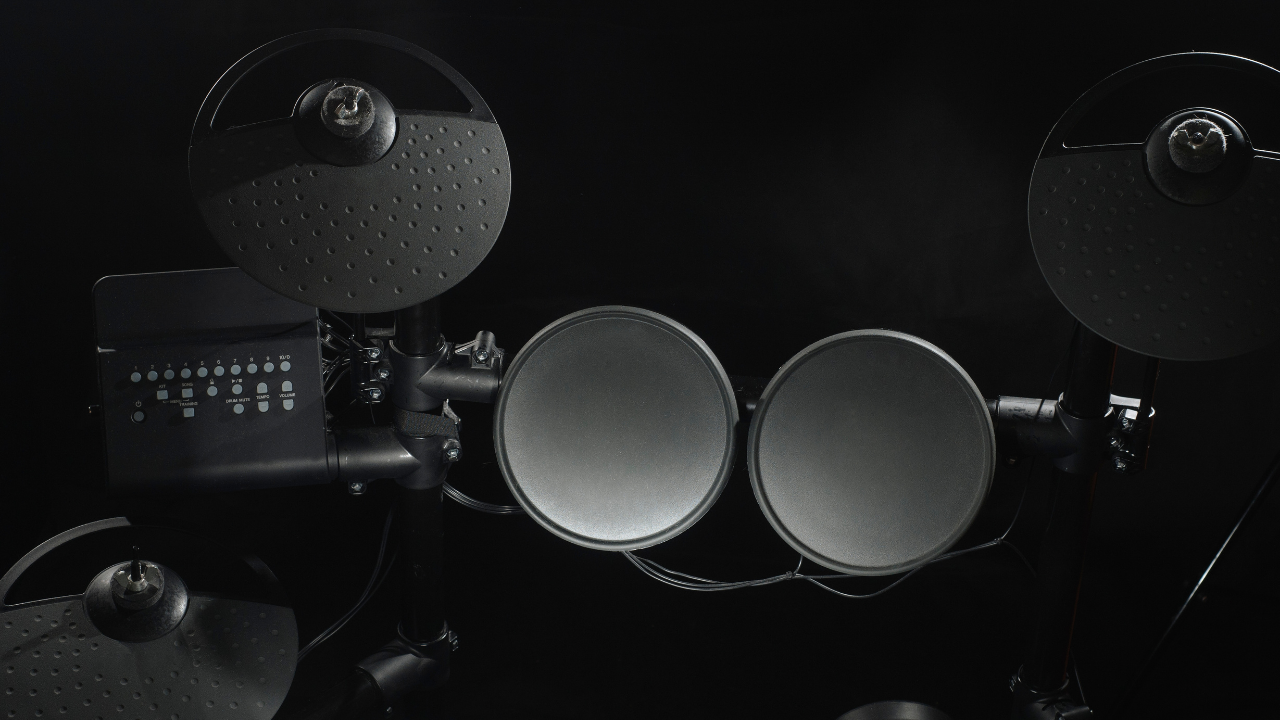 Comment installer une batterie électronique de manière ergonomique ?