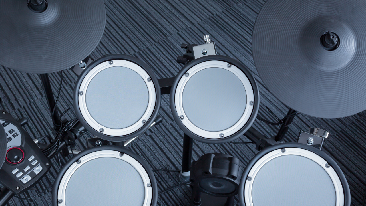 5 méthodes pour transformer votre batterie électronique en acoustique