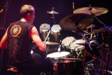 Mark Brzezicki : Un batteur puissant et distinctif